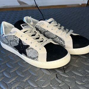 Size 7 Vintage Havana sneakers. Black and grey with golds accent.